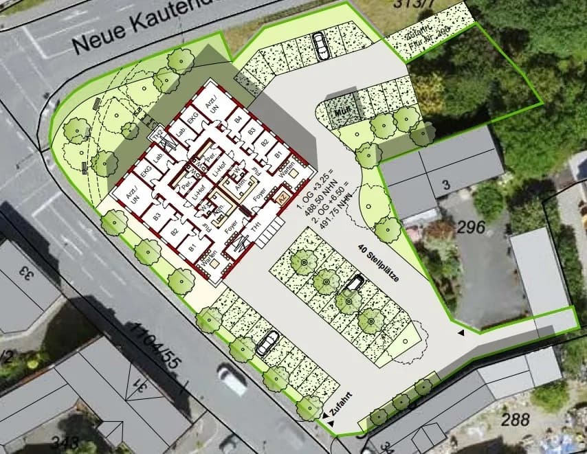 Grundriss Erdgeschoss (EG ±0,00 = 485,25 NHN) im Lageplankontext: Apotheke/Verkaufsbereich, zentrales Lager, Büros, Therapieräume (Ther. 1–2), Behandlungsräume, Zentrale Haustechnik und 40 Kunden-/Patientenstellplätze.