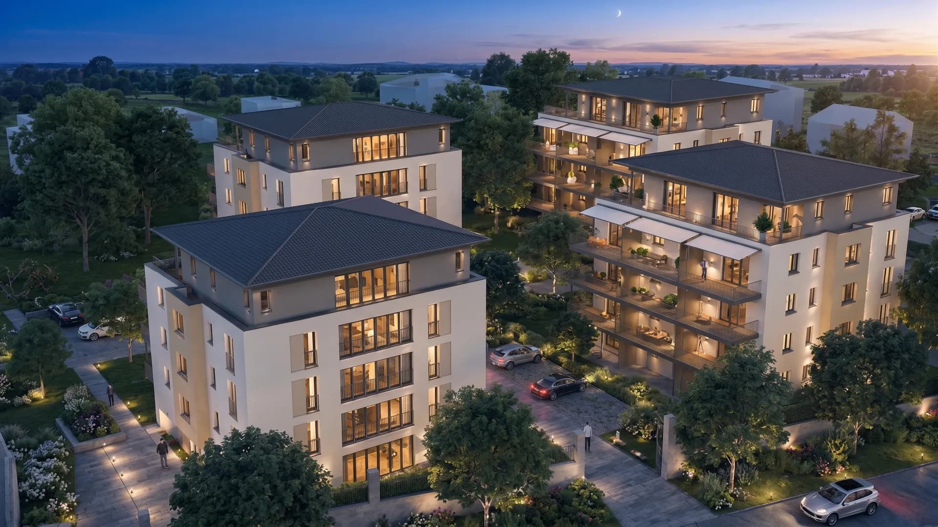 Luftaufnahme des exklusiven Neubau-Wohnquartiers in Hof mit 4 modernen Baukörpern, Penthouses und grünem Innenhof in der Abenddämmerung