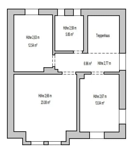 Grundriss des Obergeschosses mit Treppenflur, drei geräumigen Zimmern, Badezimmer und Deckenhöhen um 2,66 m.