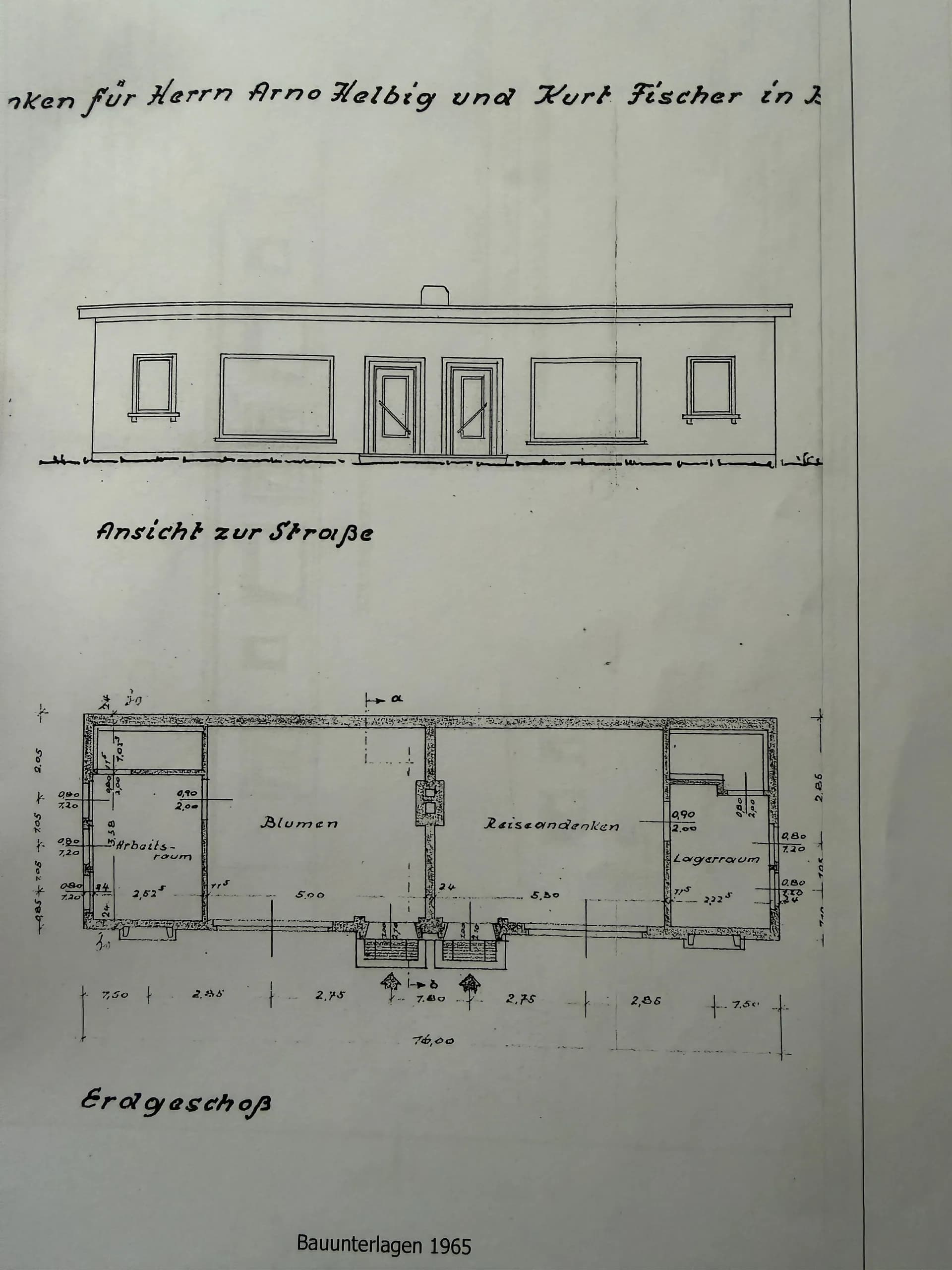 Bauunterlagen von 1965: Straßenansicht der Gewerbeeinheit mit Schaufenstern sowie detaillierter Grundriss des Erdgeschosses mit Verkaufs- und Arbeitsräumen.
